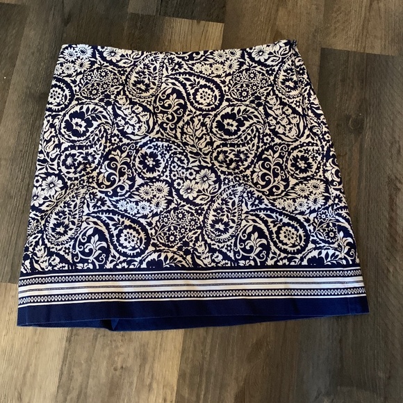 Talbots fully lined side zip stretch skirt. Worn‎ twice - Picture 1 of 4